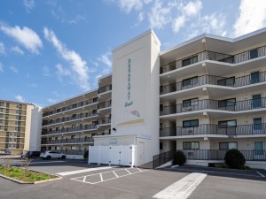 breakaway107-10-exterior-street-side.jpg