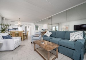 breakawayeast501-15-living-area.jpg