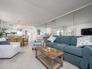 breakawayeast501-15-living-area.jpg