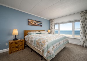 breakawayeast501-16-primary-bedroom.jpg