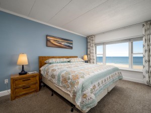 breakawayeast501-16-primary-bedroom.jpg