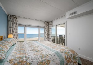 breakawayeast501-17-primary-bedroom.jpg