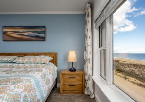 breakawayeast501-18-primary-bedroom.jpg
