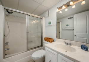 breakawayeast501-23-bath-2.jpg