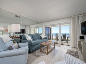 breakawayeast501-8-living-area.jpg