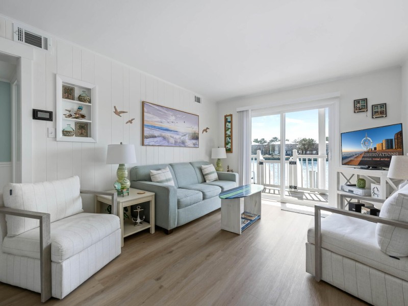 bayestates113b-11-living-area.jpg