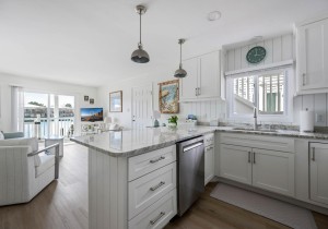 bayestates113b-13-kitchen.jpg