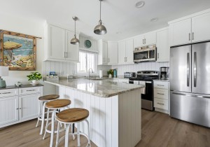 bayestates113b-16-kitchen.jpg