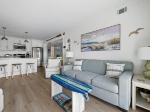bayestates113b-18-living-area.jpg