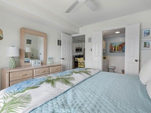 bayestates113b-20-primary-bedroom.jpg
