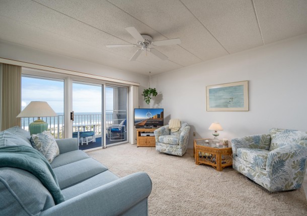sungate203-10-living-area.jpg