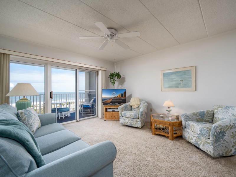 sungate203-10-living-area.jpg