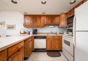 sungate203-13-kitchen.jpg