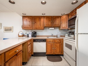 sungate203-13-kitchen.jpg