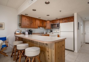 sungate203-14-kitchen.jpg