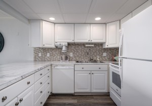 summersea2m-12-kitchen.jpg