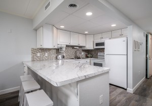 summersea2m-13-kitchen.jpg