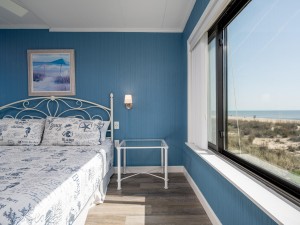 summersea2m-19-primary-bedroom.jpg