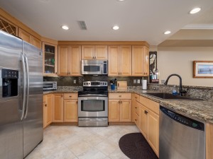 southbeach202-15-kitchen.jpg