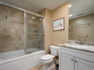 southbeach202-28-bath-3.jpg