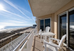 gateway309cr-5-balcony.jpg