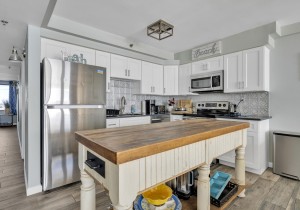carousel712-13-kitchen.jpg