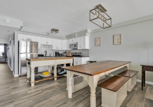 carousel712-14-dining-and-kitchen.jpg