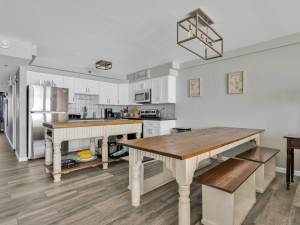 carousel712-14-dining-and-kitchen.jpg