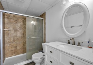 carousel712-19-primary-bath.jpg