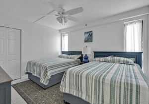 carousel712-21-bedroom-2.jpg