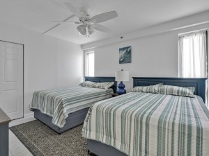 carousel712-21-bedroom-2.jpg