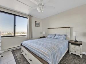 carousel712-24-bedroom-3.jpg