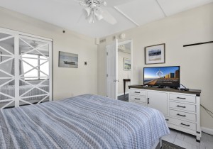 carousel712-25-bedroom-3.jpg