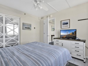 carousel712-25-bedroom-3.jpg