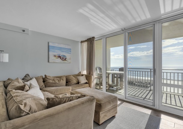 carousel712-8-living-area.jpg