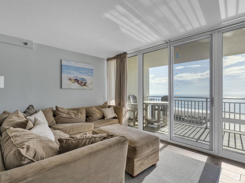 carousel712-8-living-area.jpg