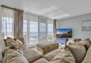 carousel712-9-living-area.jpg