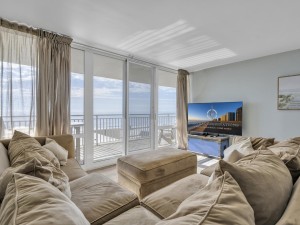 carousel712-9-living-area.jpg
