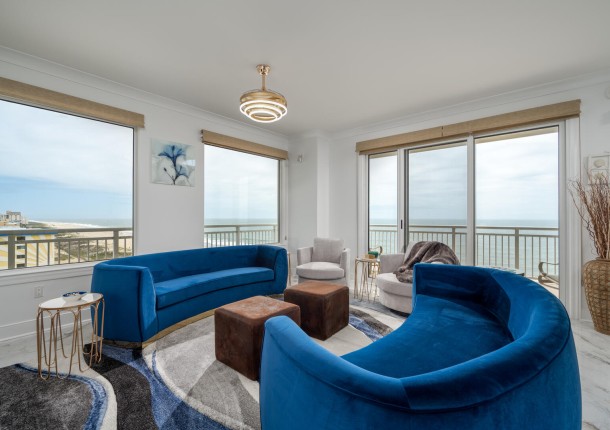 gateway713-11-living-area.jpg
