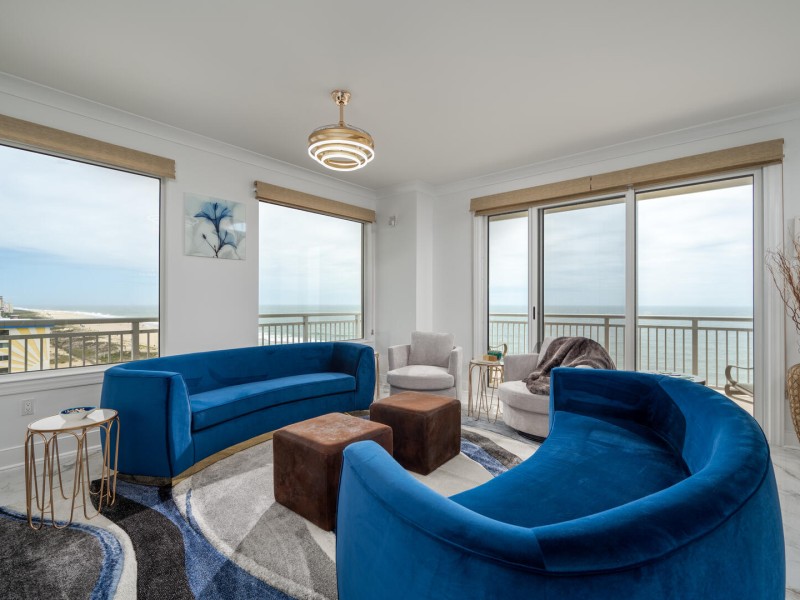 gateway713-11-living-area.jpg