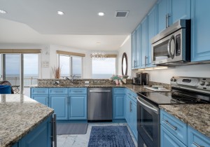 gateway713-14-kitchen.jpg