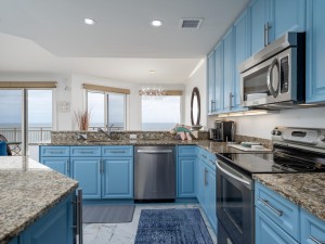 gateway713-14-kitchen.jpg