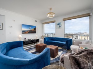 gateway713-19b-living-area.jpg