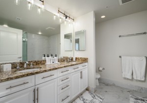 gateway713-28-primary-bath.jpg