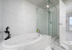 gateway713-29-primary-bath.jpg