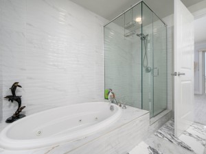 gateway713-29-primary-bath.jpg