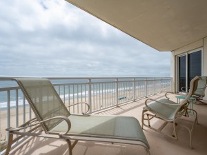 gateway713-3-balcony.jpg