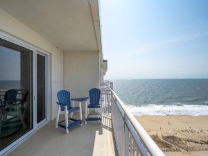 gateway1704-15-balcony.jpg