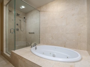 gateway1704-24-primary-bath.jpg