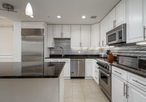gateway1704-9-kitchen.jpg